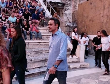 Κυριάκος Μητσοτάκης: Στη συναυλία των Jethro Tull στο Ηρώδειο με την κόρη του